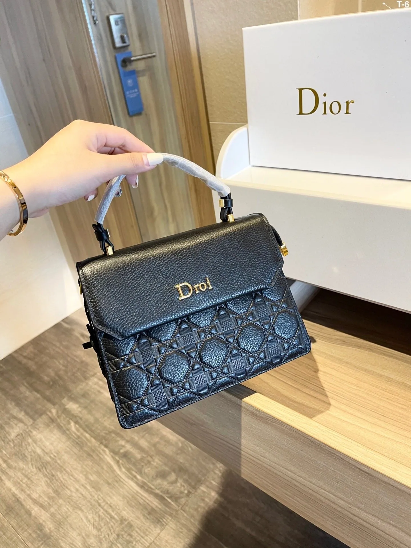 Designer Handbags DR 314