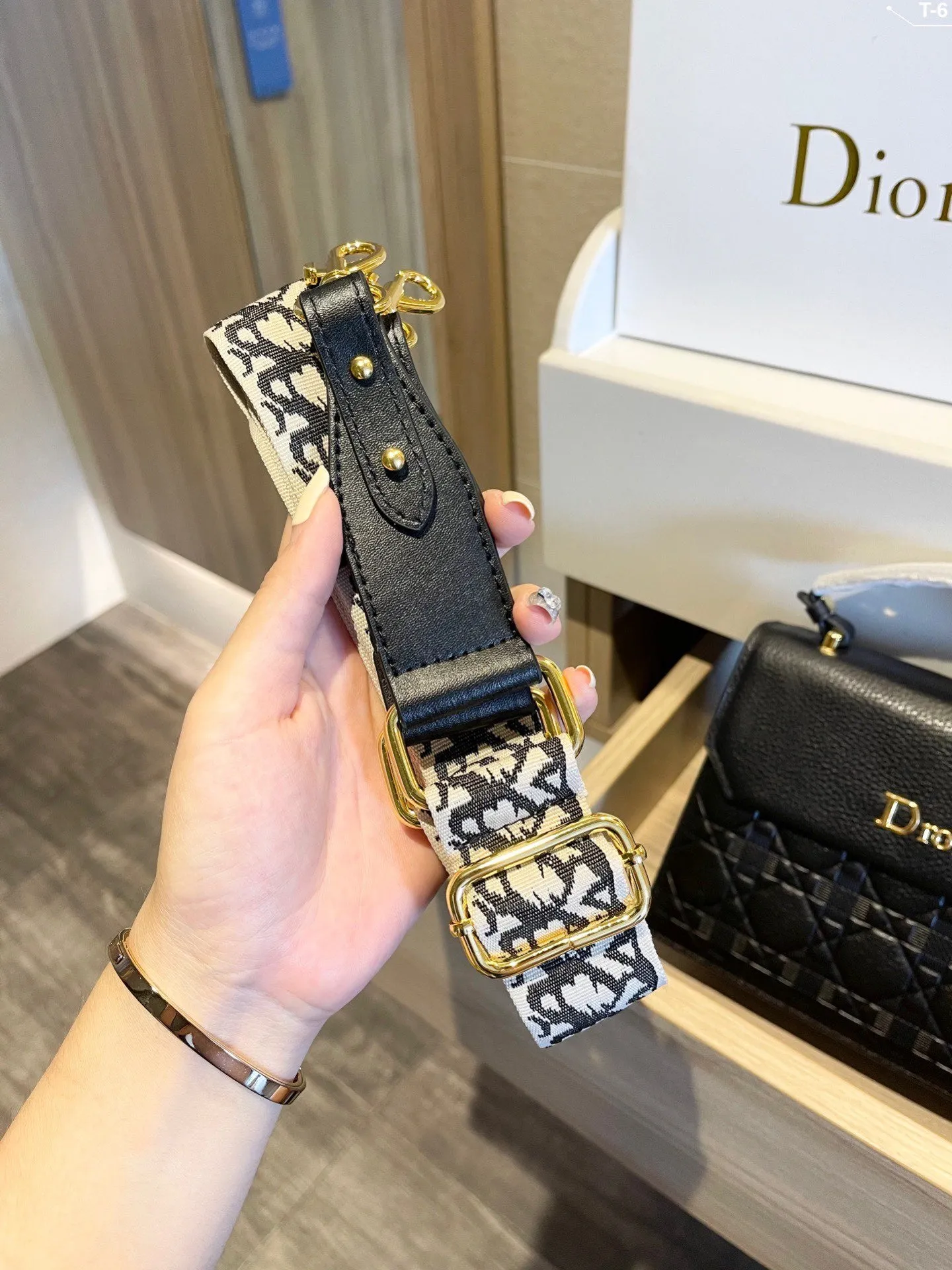 Designer Handbags DR 314